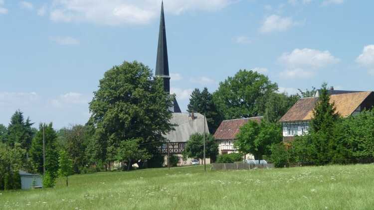 Blick zur Kirche Erlau - HVV