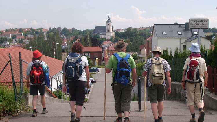 Pilger auf dem Weg nach Penig - Kirche im Land des Roten Porphyr e.V.