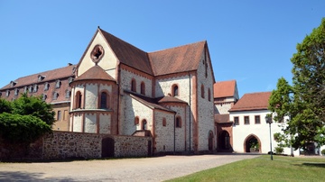 Ferienwohnungen im historischen Torhaus - Foto: Kloster